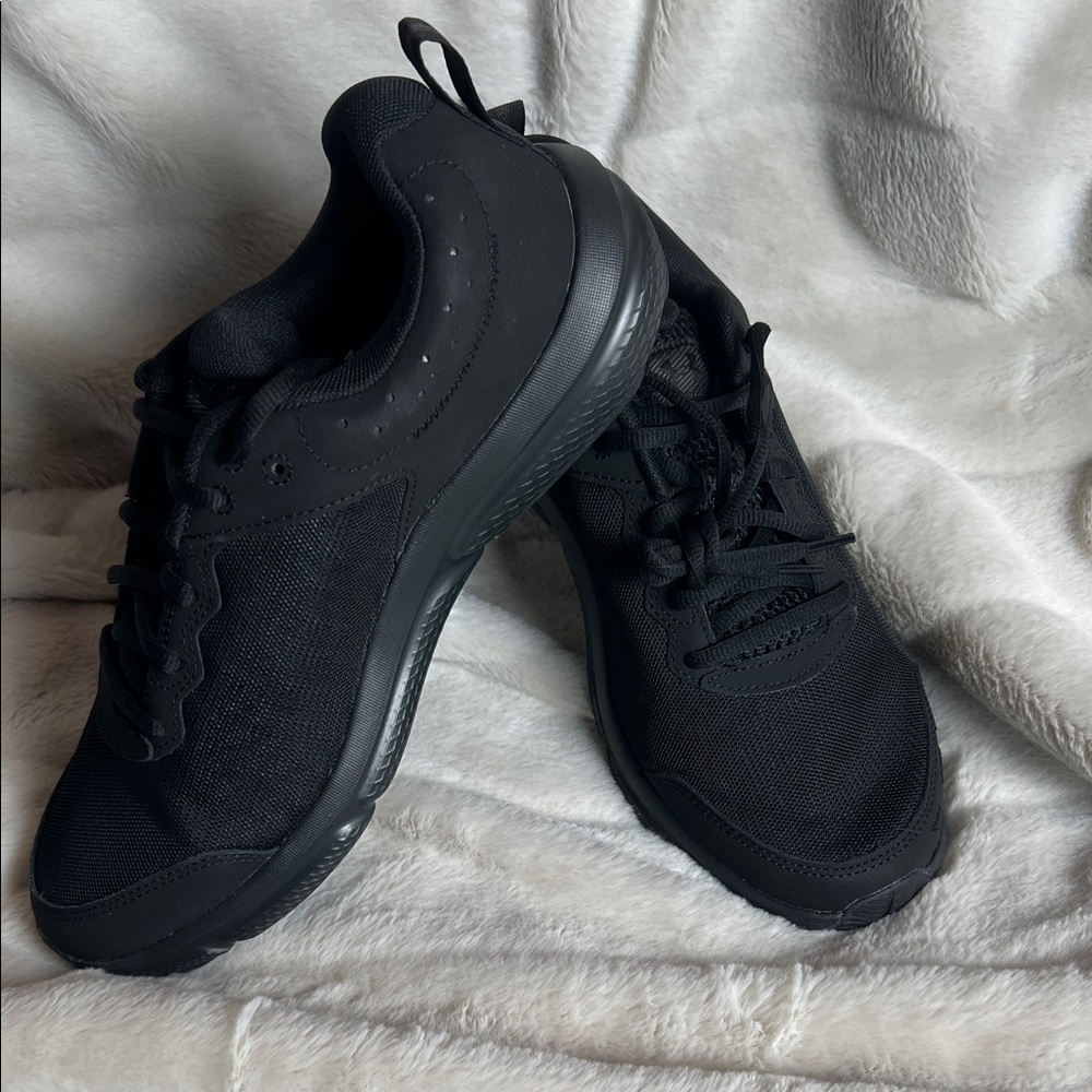 Under Armour UA Charged Assert 10 Black Athletic Shoes - Picture 2 of 6